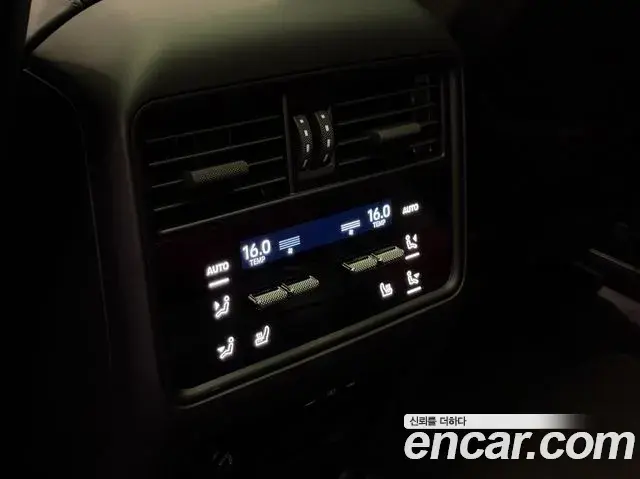 Porsche Cayenne 2023 — ფოტო 18/20
