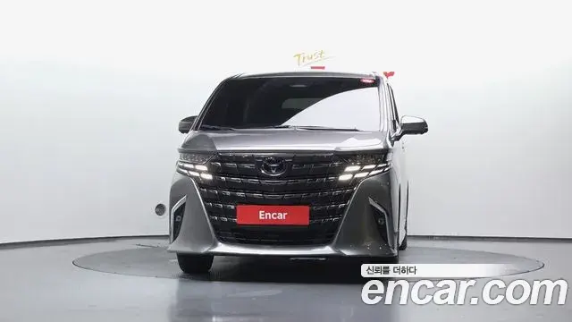 Toyota Alphard 2025 — Photo 29/32
