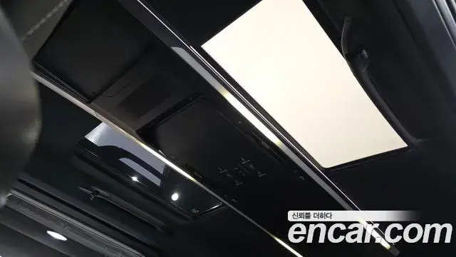 Toyota Alphard 2025 — Photo 8/32