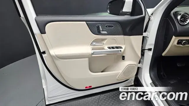 Mercedes-Benz GLB-Class 2024 — Photo 1/31