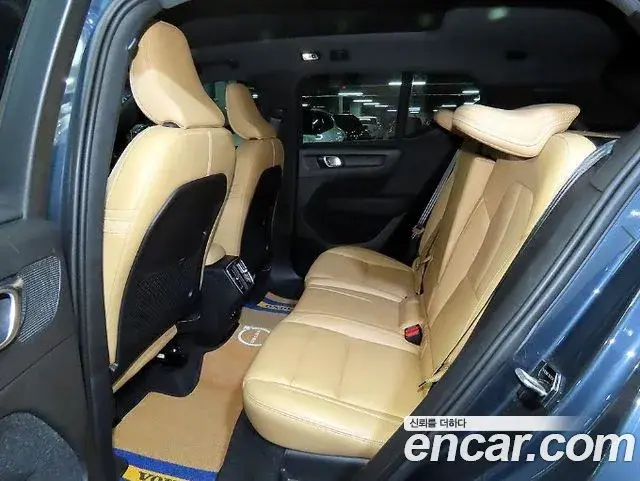 Volvo XC40 2020 — Photo 6/20