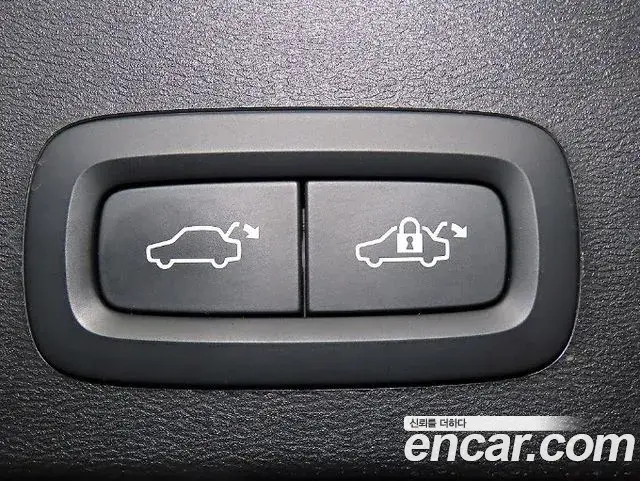 Volvo XC40 2020 — Photo 18/20