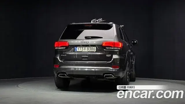 Jeep Grand Cherokee 2021 — Photo 9/32