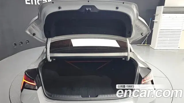 Hyundai The New Avante Hybrid 2022 — ფოტო 23/33