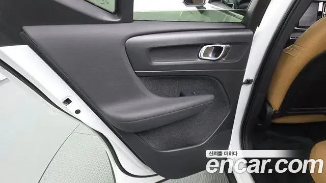 Volvo XC40 2020 — ფოტო 5/34