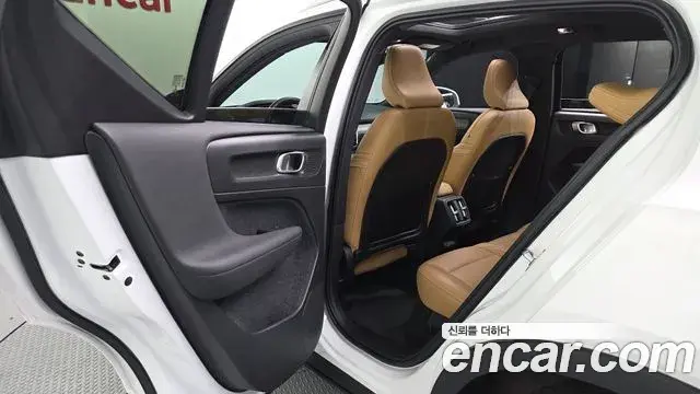 Volvo XC40 2020 — ფოტო 34/34