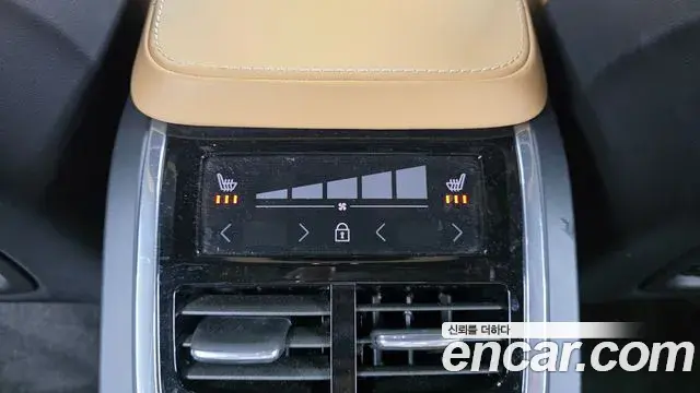 Volvo XC90 2019 — ფოტო 31/32