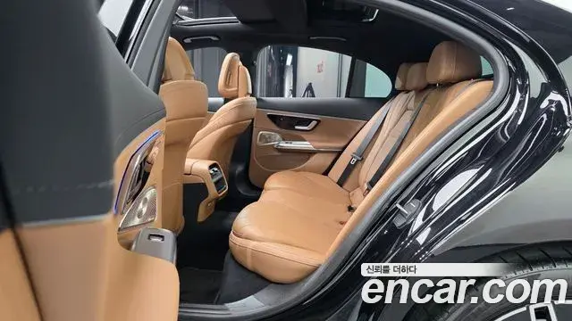 Mercedes-Benz E-Class 2024 — ფოტო 29/32