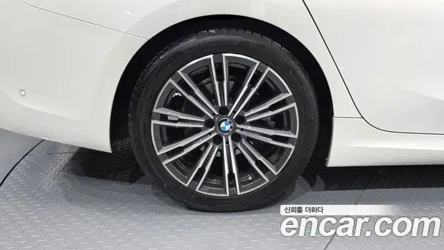BMW 3 Series 2021 — ფოტო 23/32