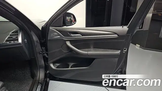 BMW X4 2022 — Şəkil 18/32