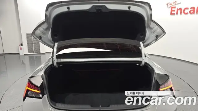 Hyundai The New Avante Hybrid 2022 — ფოტო 3/33