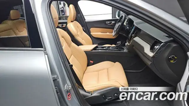 Volvo XC60 2019 — Photo 15/30