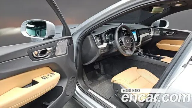 Volvo XC60 2019 — Photo 8/30