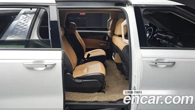 Kia Carnival 2021 — Фото 11/20