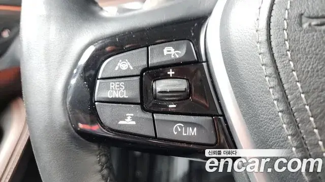 BMW 5 Series 2018 — Фото 15/20