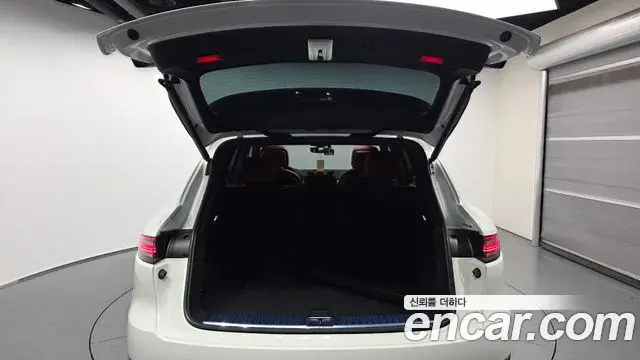 Porsche Cayenne 2023 — ფოტო 1/20