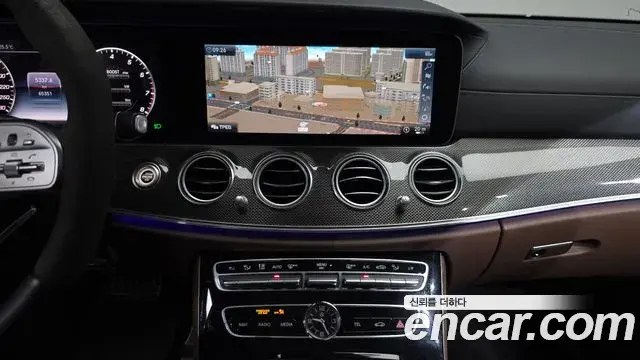 Mercedes-Benz E-Class 2019 — Фото 13/20
