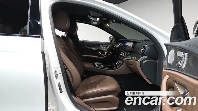 Mercedes-Benz E-Class 2019 — ფოტო 27/35