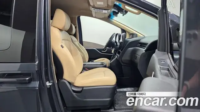 Hyundai Staria 2022 — Photo 4/31