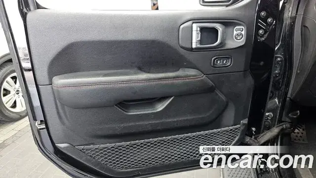 Jeep Wrangler 2020 — Şəkil 24/32