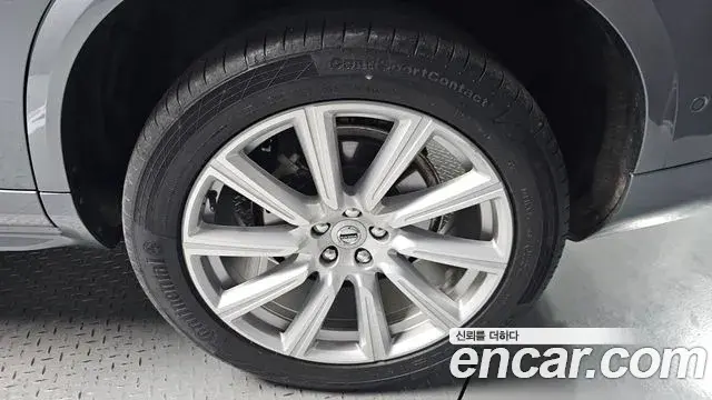 Volvo XC90 2019 — Şəkil 13/35