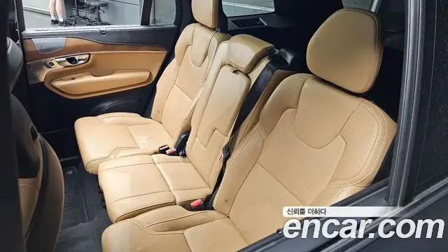 Volvo XC90 2019 — Şəkil 17/35