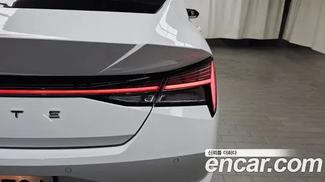 Hyundai The New Avante Hybrid 2022 — Photo 16/30