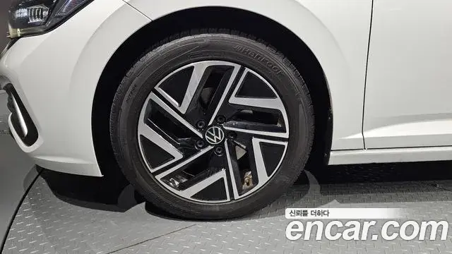 Volkswagen Jetta 2022 — ფოტო 13/33