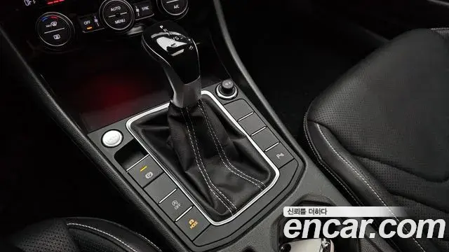 Volkswagen Jetta 2022 — ფოტო 21/33