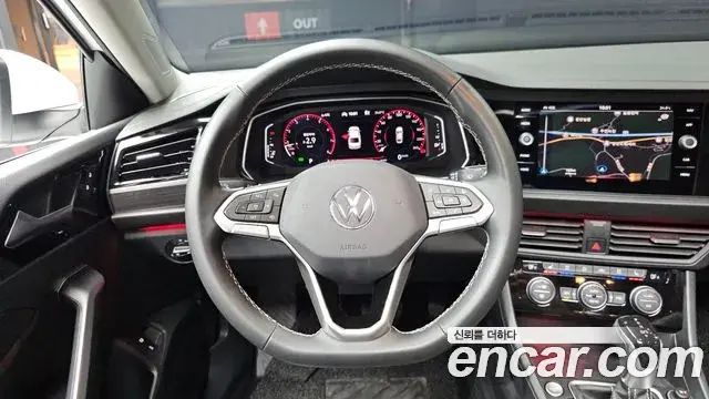 Volkswagen Jetta 2022 — ფოტო 19/33