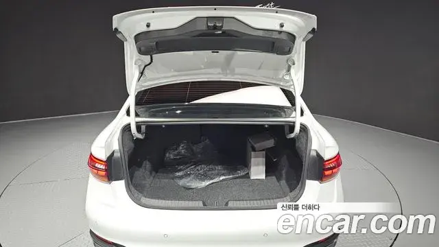 Volkswagen Jetta 2022 — ფოტო 11/33