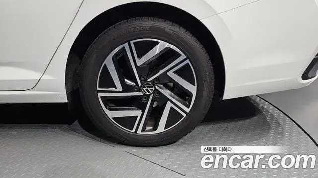Volkswagen Jetta 2022 — ფოტო 23/33