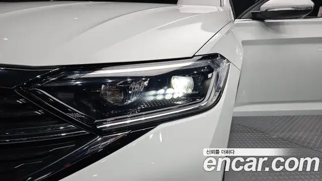 Volkswagen Jetta 2022 — ფოტო 10/33