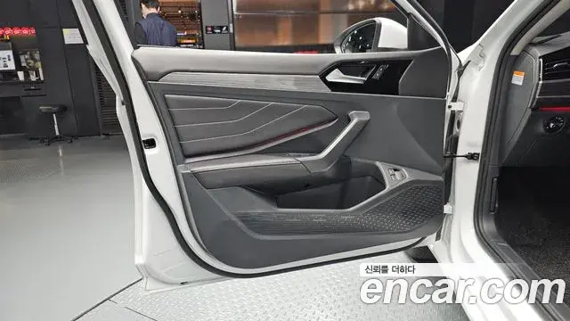 Volkswagen Jetta 2022 — ფოტო 1/33