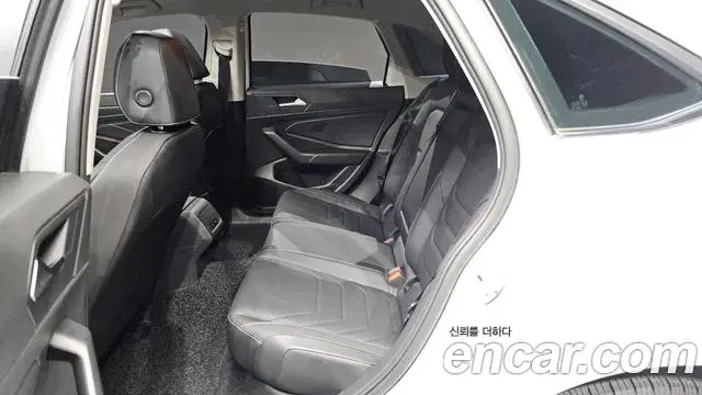 Volkswagen Jetta 2022 — ფოტო 22/33
