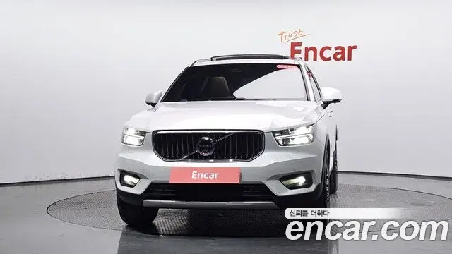 Volvo XC40 2020 — ფოტო 9/30