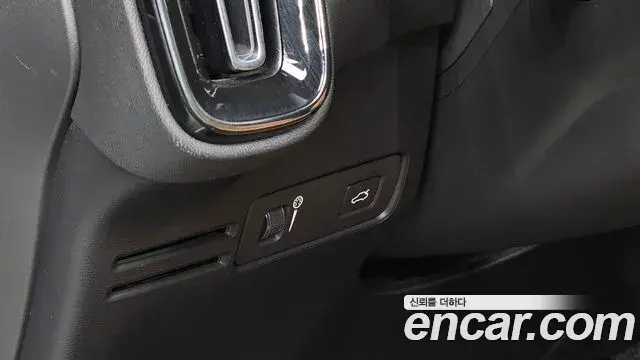 Volvo XC40 2020 — ფოტო 22/30