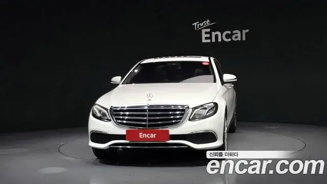 Mercedes-Benz E-Class 2019 — Фото 2/20
