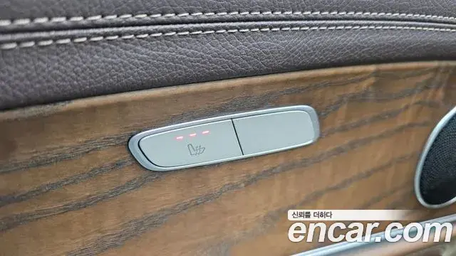 Mercedes-Benz E-Class 2019 — Photo 14/30