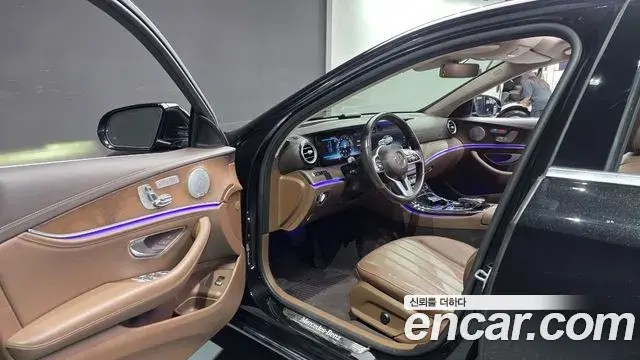 Mercedes-Benz E-Class 2018 — Photo 26/32