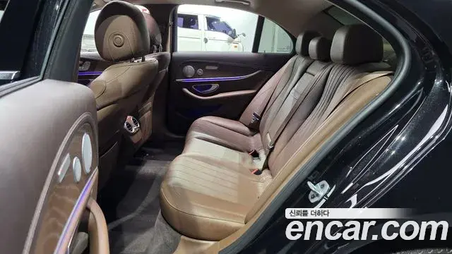 Mercedes-Benz E-Class 2018 — Photo 2/32