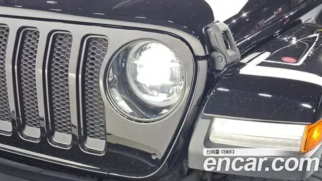 Jeep Wrangler 2021 — Şəkil 18/35