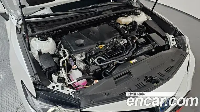 Toyota Camry 2023 — ფოტო 18/32