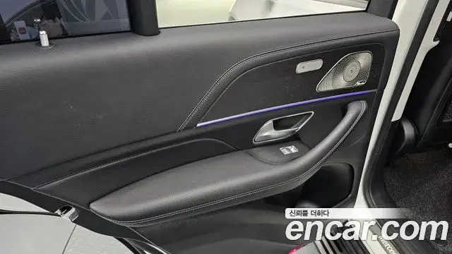 Mercedes-Benz GLE-Class 2024 — Photo 30/34