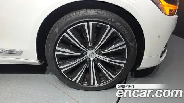 Volvo S90 2021 — ფოტო 26/32