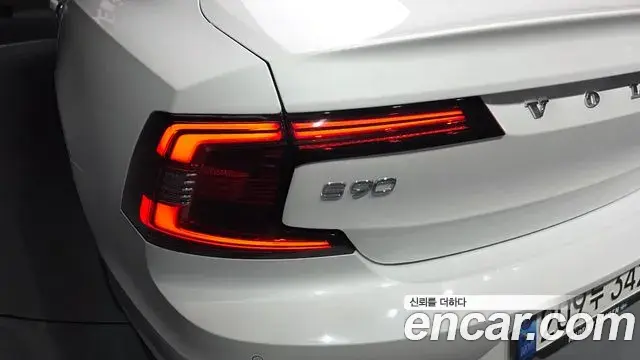 Volvo S90 2021 — ფოტო 18/32