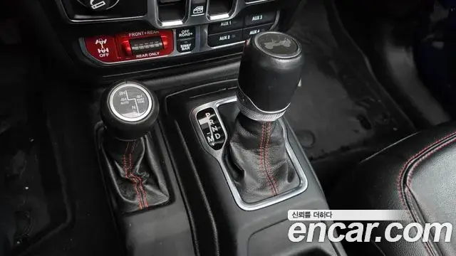 Jeep Wrangler 2021 — ფოტო 10/20