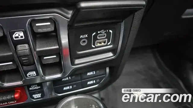 Jeep Wrangler 2021 — ფოტო 20/20