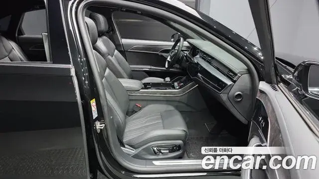 Audi A8 2021 — Şəkil 33/40