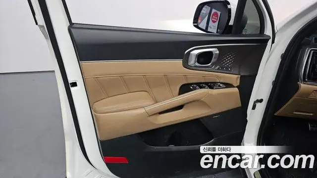 Kia Sorento 2023 — ფოტო 10/34